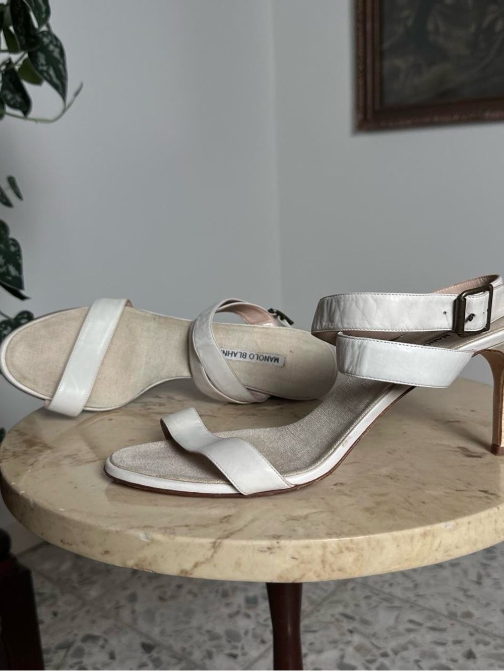Manolo Blahnik cream white genuine leather sandals with gold heel